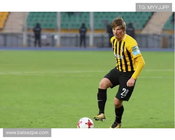 足球巨星近期表现稳健，状态持续提升备受期待